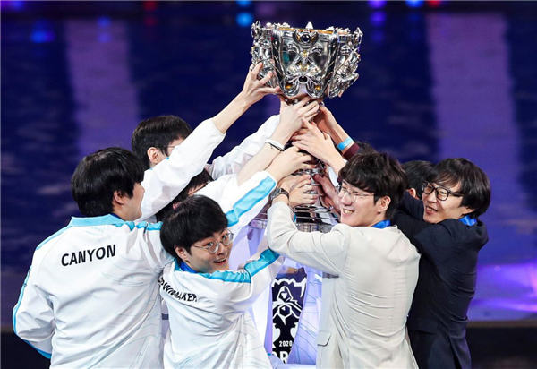 Wako 的三分球不足以赢得比赛。 Flandre ，战争之神，Gwen，在团战中无敌。AL1-0UP