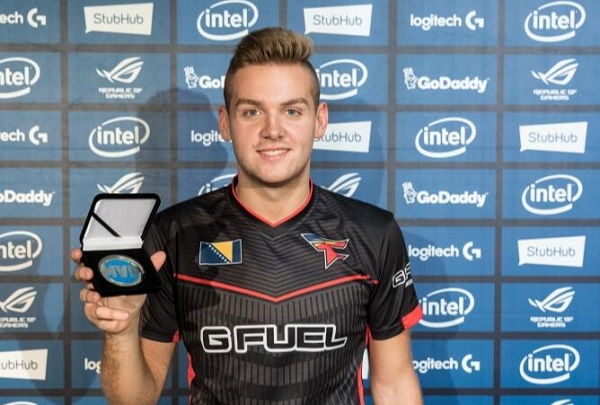 B8 , NiP, 和 Fnatic 晋级 StarLadder 布达佩斯 Major 2025 第二阶段